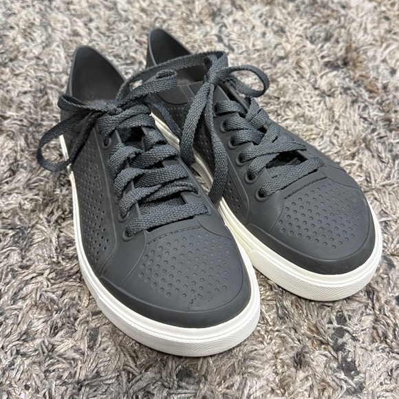 CROCS gray and White womens Sneakers sz 8 good condition - Picture 2 of 8